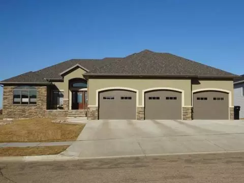 1432 Eagle Crest Lp, Bismarck, ND 58501 photo 1