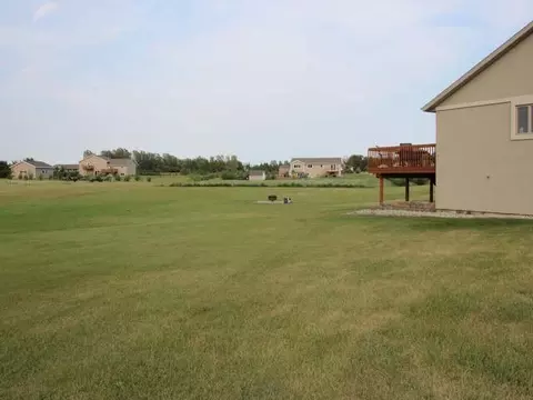 7535 Brook Loop, Bismarck, ND 58503 photo 3