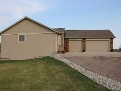 7535 Brook Loop, Bismarck, ND 58503 photo 2