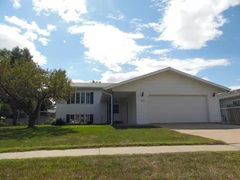 507 Wachter Ave E, Bismarck, ND 58504 photo 2