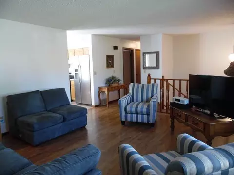 507 Wachter Ave E, Bismarck, ND 58504 photo 3