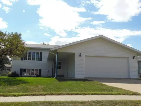 507 Wachter Ave E, Bismarck, ND 58504 photo 1