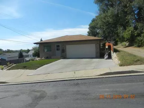 307 11 Ave NE, Mandan, ND 58554 photo 1