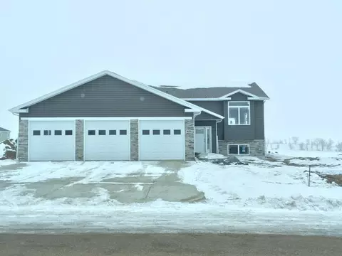 400 Lasalle Dr E, Bismarck, ND 58503 photo 1