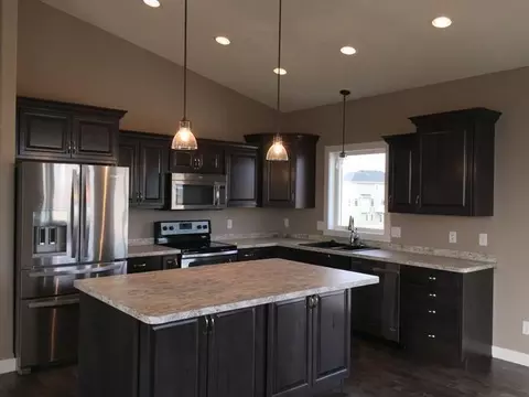 400 Lasalle Dr E, Bismarck, ND 58503 photo 3