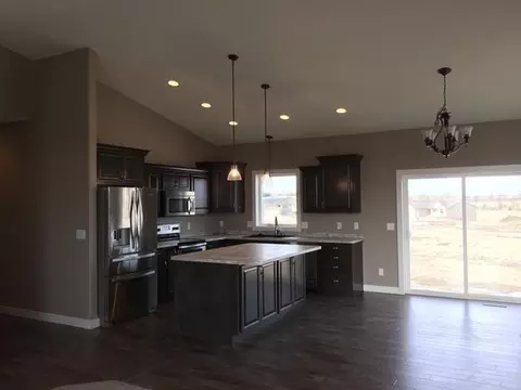 400 Lasalle Dr E, Bismarck, ND 58503 photo 2