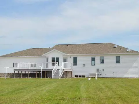 7021 Keepsake Ln, Bismarck, ND 58501 photo 2