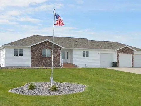 7021 Keepsake Ln, Bismarck, ND 58501 photo 3