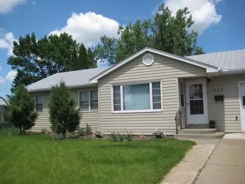 720 Custer Dr, Mandan, ND 58554 photo 1