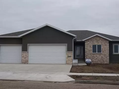 4042 Knudsen Lp, Bismarck, ND 58503 photo 1