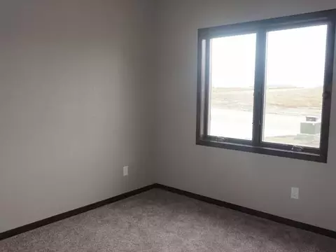 4042 Knudsen Lp, Bismarck, ND 58503 photo 16