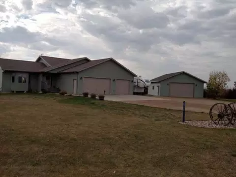 7521 Keepsake Ln, Bismarck, ND 58501 photo 1