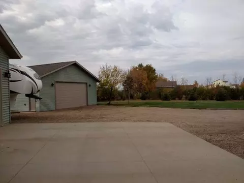 7521 Keepsake Ln, Bismarck, ND 58501 photo 4