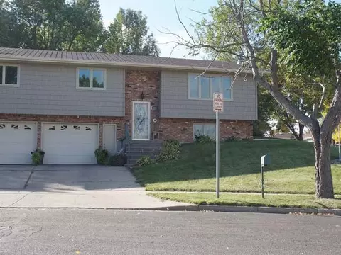 2301 Rolling Dr, Bismarck, ND 58501 photo 1