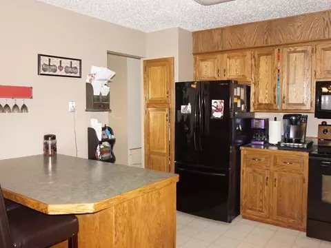 2301 Rolling Dr, Bismarck, ND 58501 photo 4