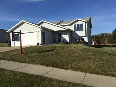 902 Mahone Ave, Bismarck, ND 58503 photo 2