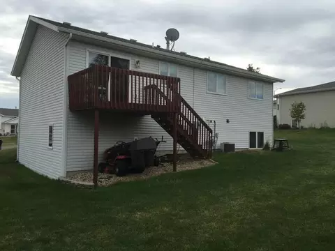 902 Mahone Ave, Bismarck, ND 58503 photo 4