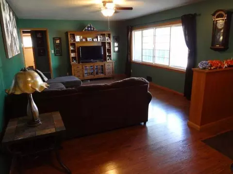 113 Owens Ave E, Bismarck, ND 58503 photo 4