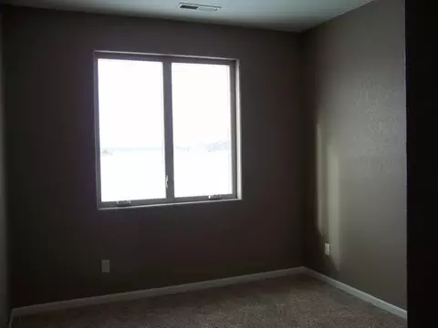 404 Cobblestone Lp, Mandan, ND 58554 photo 11