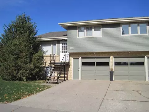 700 Turnpike Ave E, Bismarck, ND 58503 photo 1