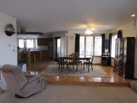 749 Juniper Dr, Bismarck, ND 58503 photo 2