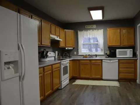 416 2nd St NE, Garrison, ND 58540 photo 4