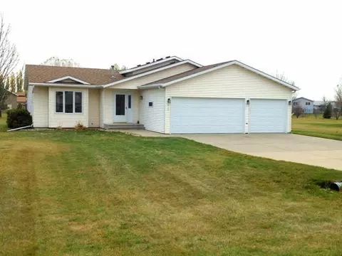 3712 Regent Dr E, Bismarck, ND 58504 photo 1