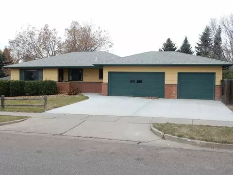 702 Capitol Ave E, Bismarck, ND 58501 photo 2