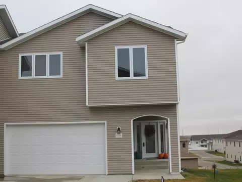 1734 Calgary Lp, Bismarck, ND 58503 photo 2