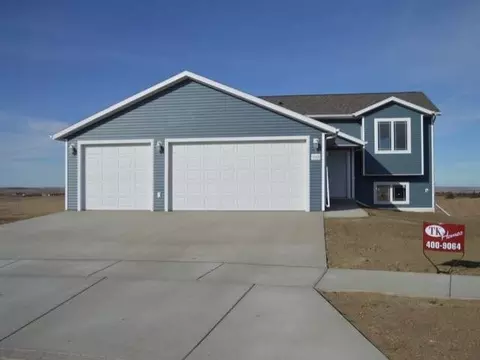 4005 Trident Ci, Mandan, ND 58554 photo 2