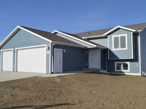 4005 Trident Ci, Mandan, ND 58554 photo 1