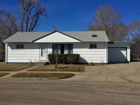 558 Sunset Pl, Bismarck, ND 58501 photo 1