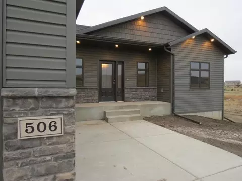 506 Cobblestone Lp, Mandan, ND 58554 photo 1