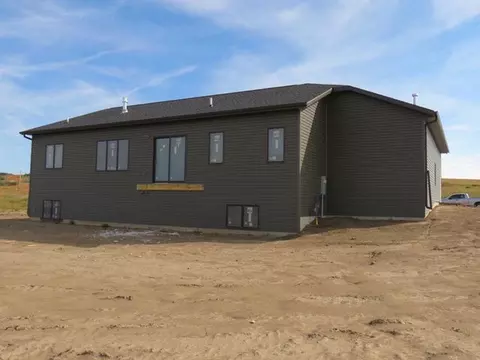 506 Cobblestone Lp, Mandan, ND 58554 photo 3