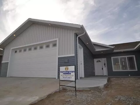 705 Bremner Ave, Bismarck, ND 58503 photo 1