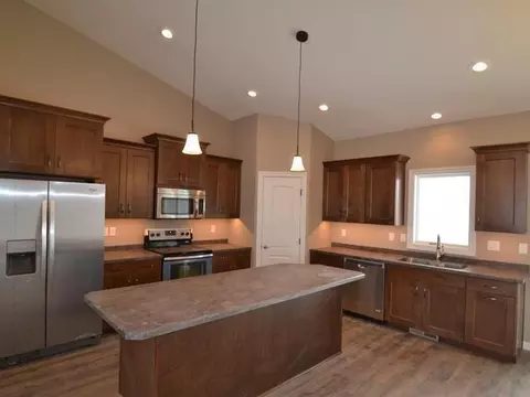 705 Bremner Ave, Bismarck, ND 58503 photo 4