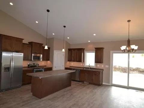 705 Bremner Ave, Bismarck, ND 58503 photo 2