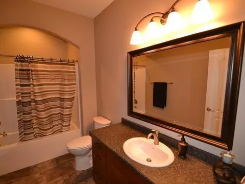 705 Bremner Ave, Bismarck, ND 58503 photo 11