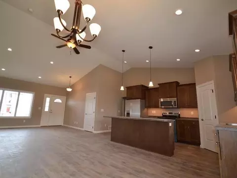 705 Bremner Ave, Bismarck, ND 58503 photo 3