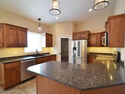 3826 Poseidon Lp, Bismarck, ND 58504 photo 11