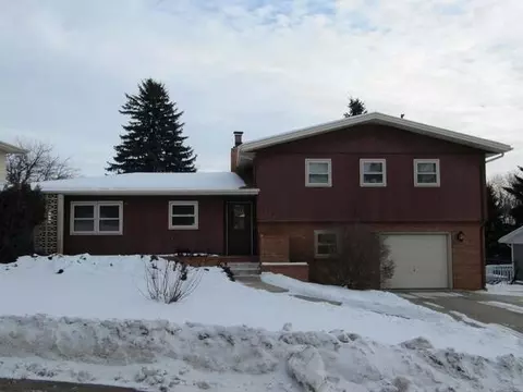 1241 Coulee Rd E, Bismarck, ND 58501 photo 1