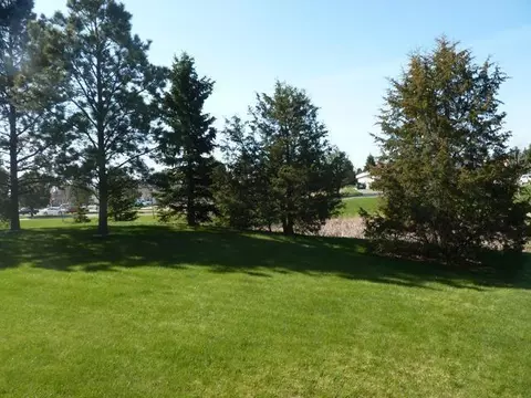 111 Juniper Dr, Bismarck, ND 58503 photo 4