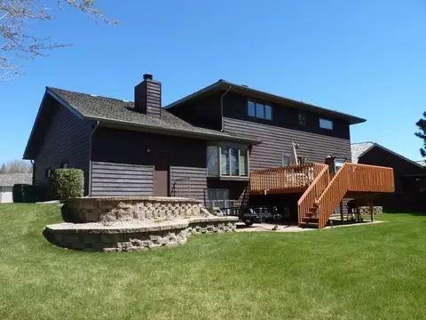 111 Juniper Dr, Bismarck, ND 58503 photo 3