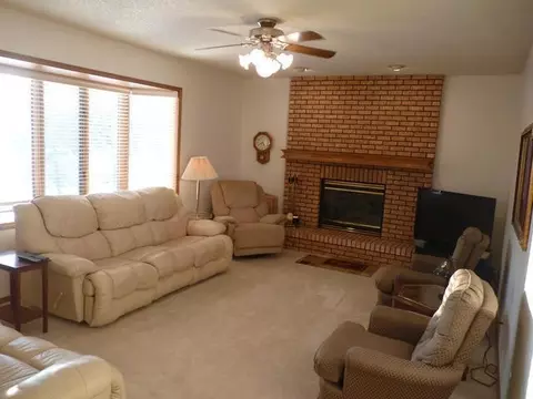111 Juniper Dr, Bismarck, ND 58503 photo 9