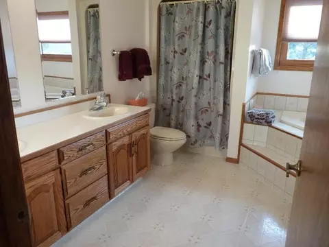 111 Juniper Dr, Bismarck, ND 58503 photo 14