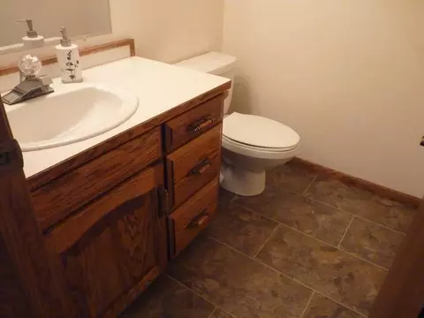 111 Juniper Dr, Bismarck, ND 58503 photo 12