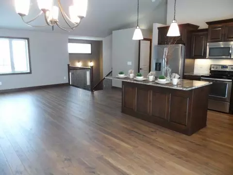 424 Lasalle Dr E, Bismarck, ND 58503 photo 5