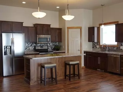 3208 Kamrose Pl, Bismarck, ND 58504 photo 3