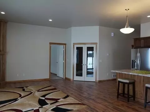 3208 Kamrose Pl, Bismarck, ND 58504 photo 2