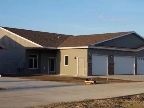 3208 Kamrose Pl, Bismarck, ND 58504 photo 1
